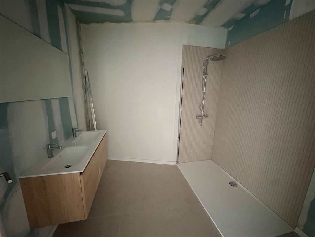 Nieuwbouwappartement met 1 slaapkamer en grote tuin.