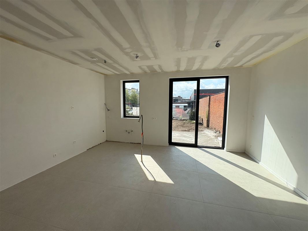 Nieuwbouwappartement met 1 slaapkamer en grote tuin.