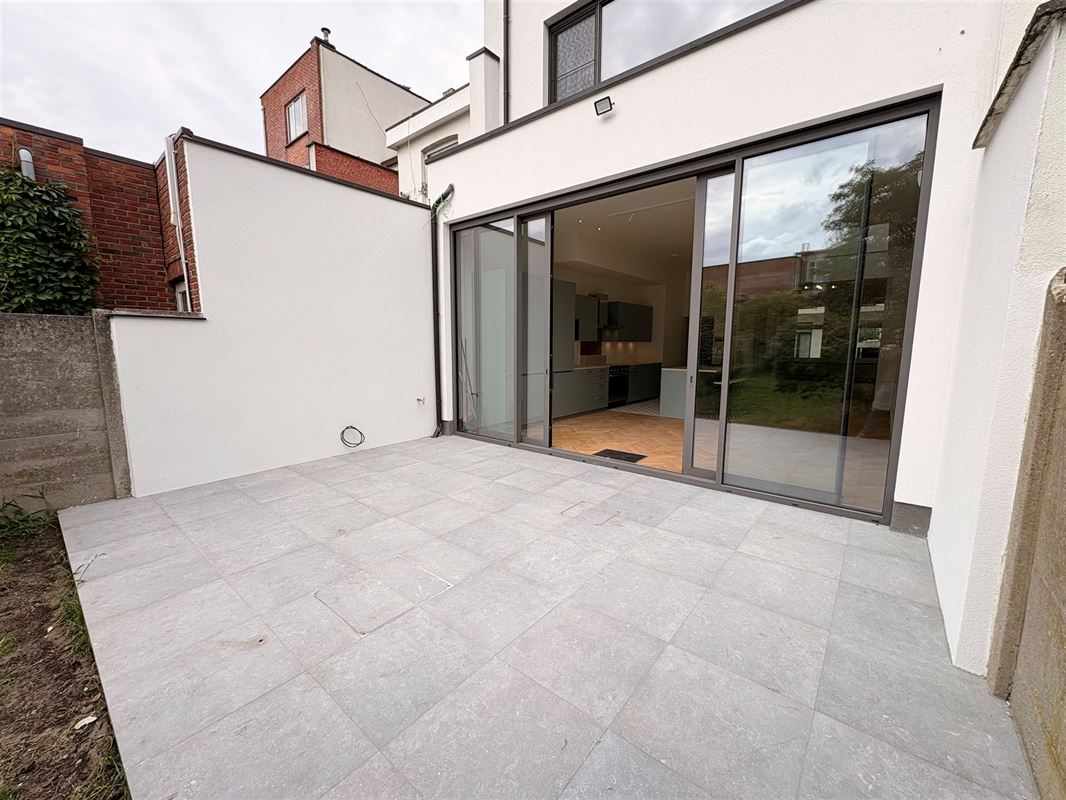 Gerenoveerde herenwoning met 5 slpks in Markgravebuurt.