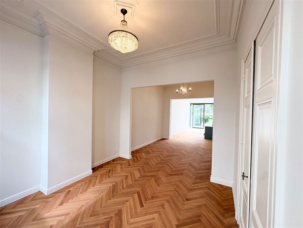 Gerenoveerde herenwoning met 5 slpks in Markgravebuurt.
