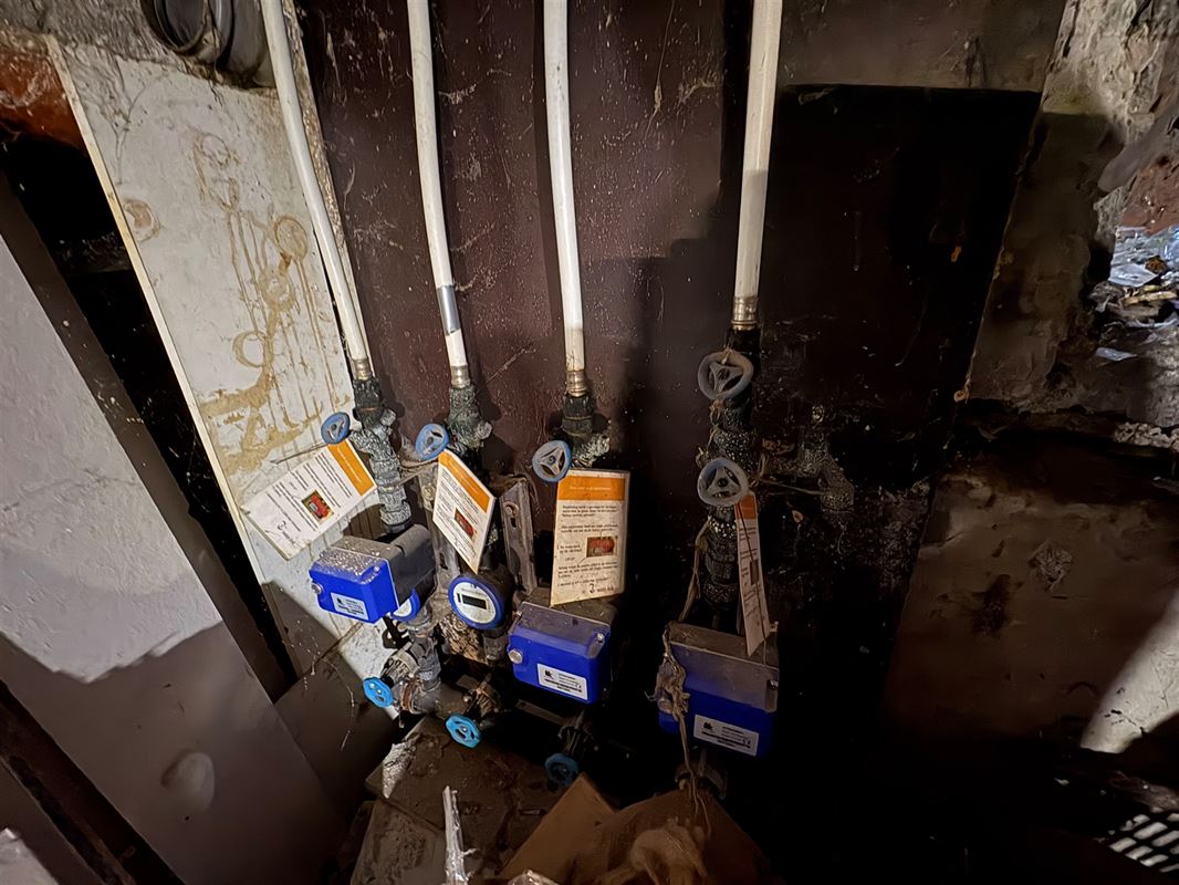 Rendabele opbrengsteigendom met 3 appartementen en handel.