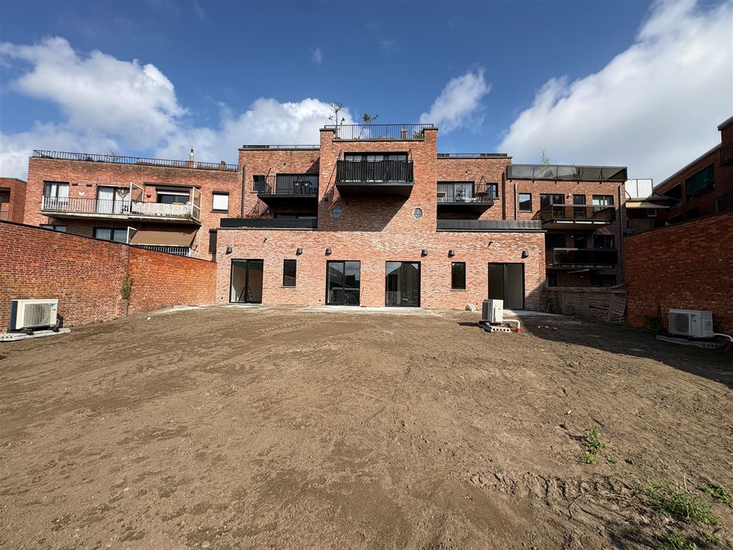 Nieuwbouwappartement met 2 slaapkamers en grote tuin.