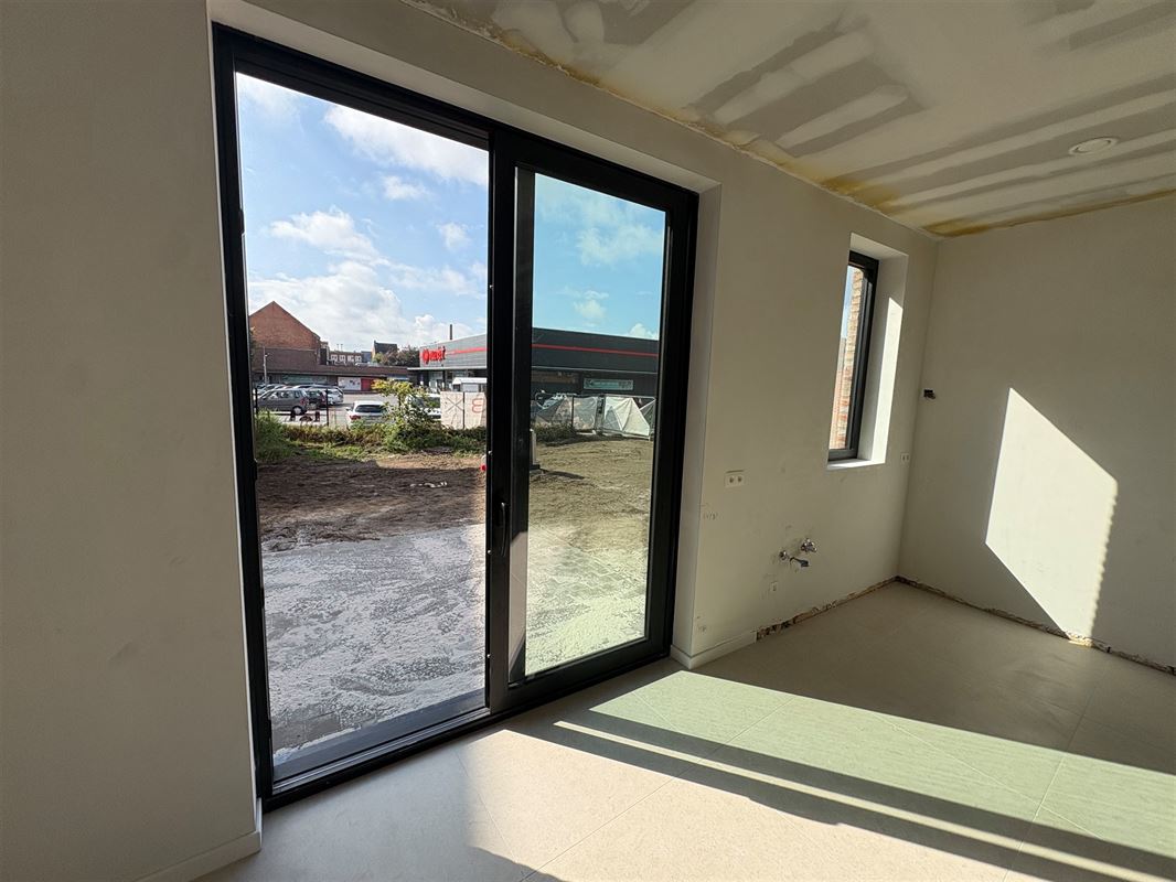 Nieuwbouwappartement met 2 slaapkamers en grote tuin.