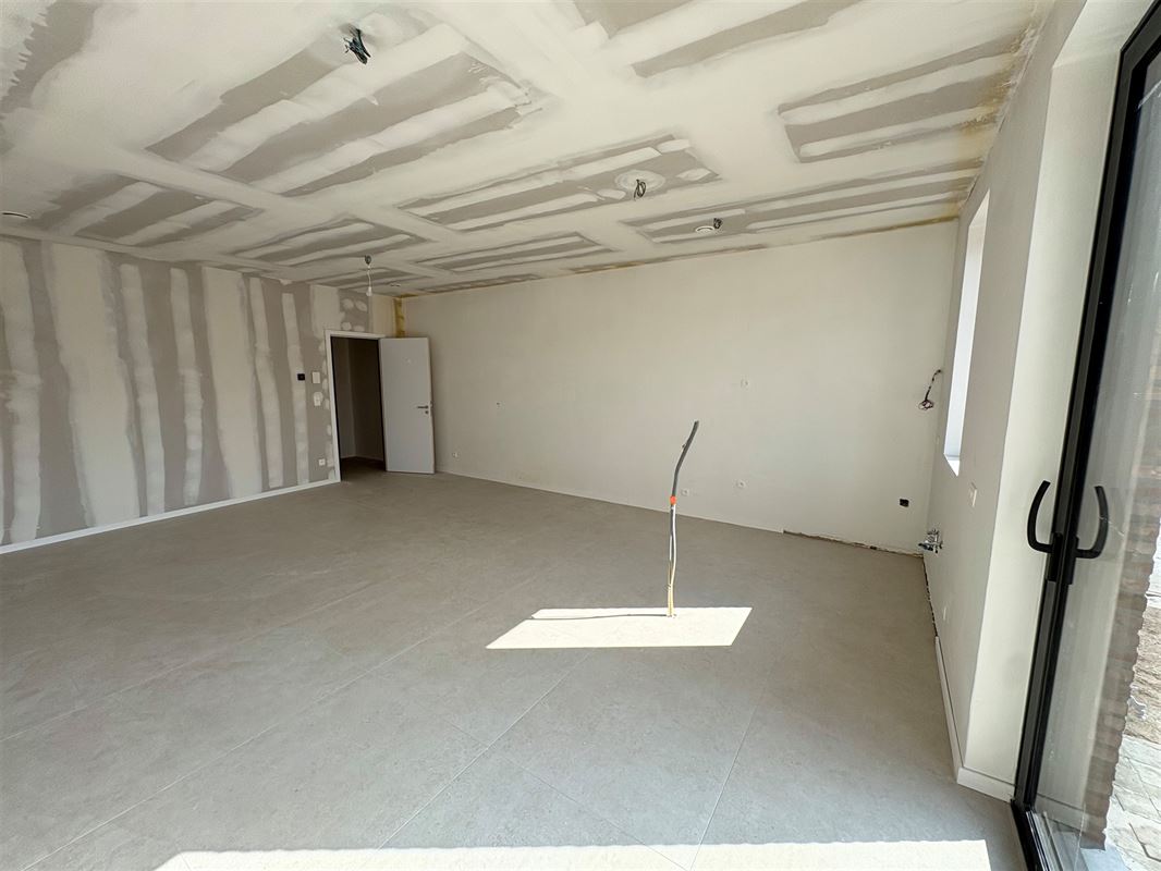 Nieuwbouwappartement met 1 slaapkamer en grote tuin.
