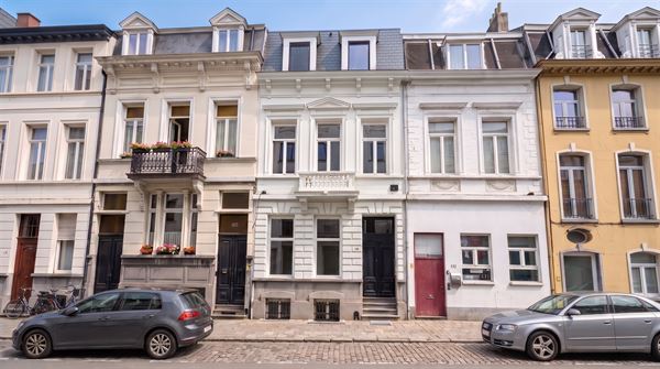 Gerenoveerde herenwoning met 5 slpks in Markgravebuurt.