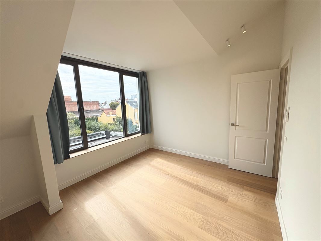 Gerenoveerde herenwoning met 5 slpks in Markgravebuurt.