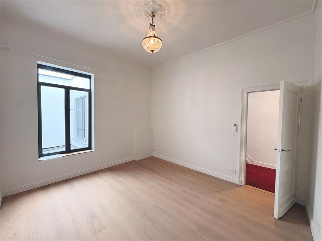 Gerenoveerde herenwoning met 5 slpks in Markgravebuurt.