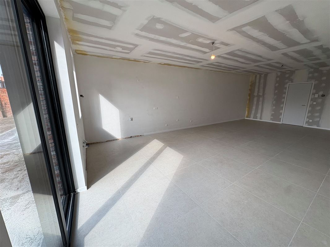 Nieuwbouwappartement met 2 slaapkamers en grote tuin.