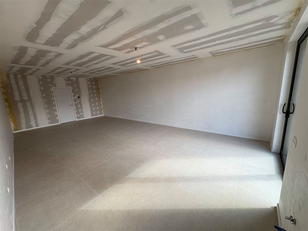 Nieuwbouwappartement met 2 slaapkamers en grote tuin.