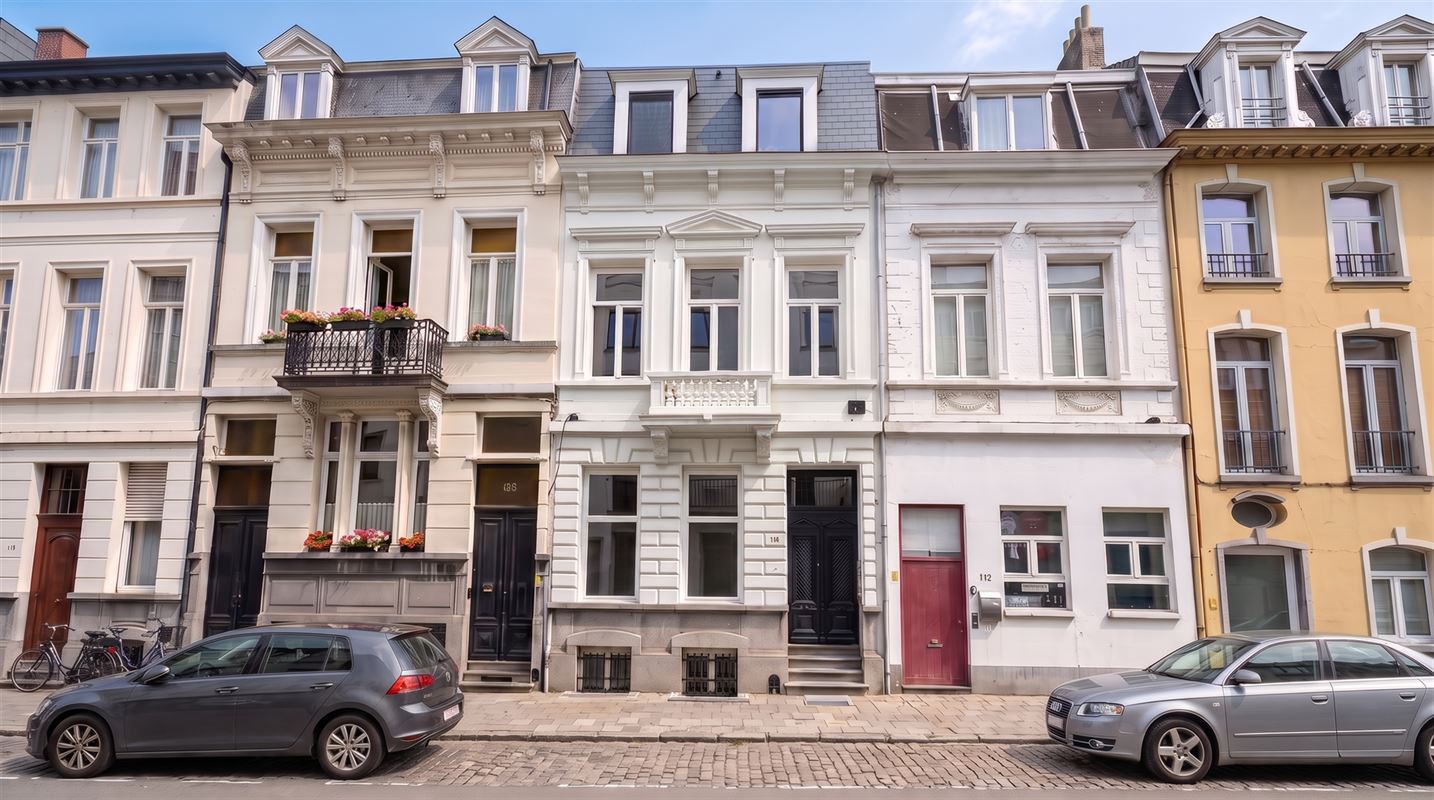 Gerenoveerde herenwoning met 5 slpks in Markgravebuurt.