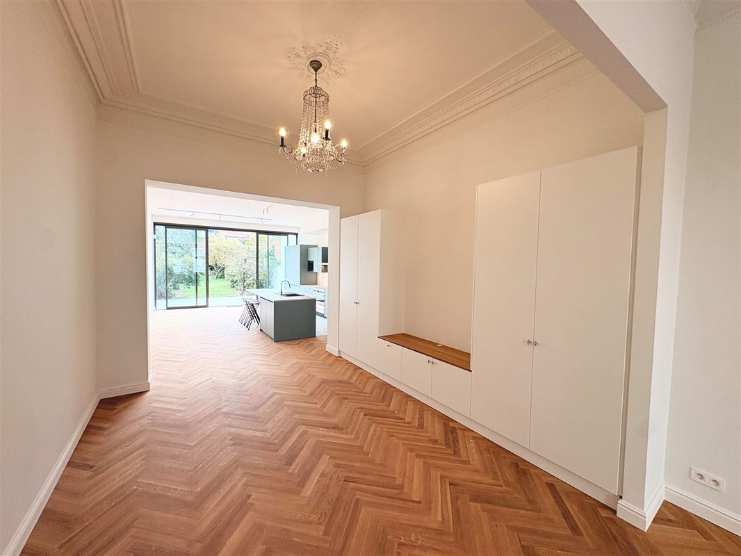 Gerenoveerde herenwoning met 5 slpks in Markgravebuurt.