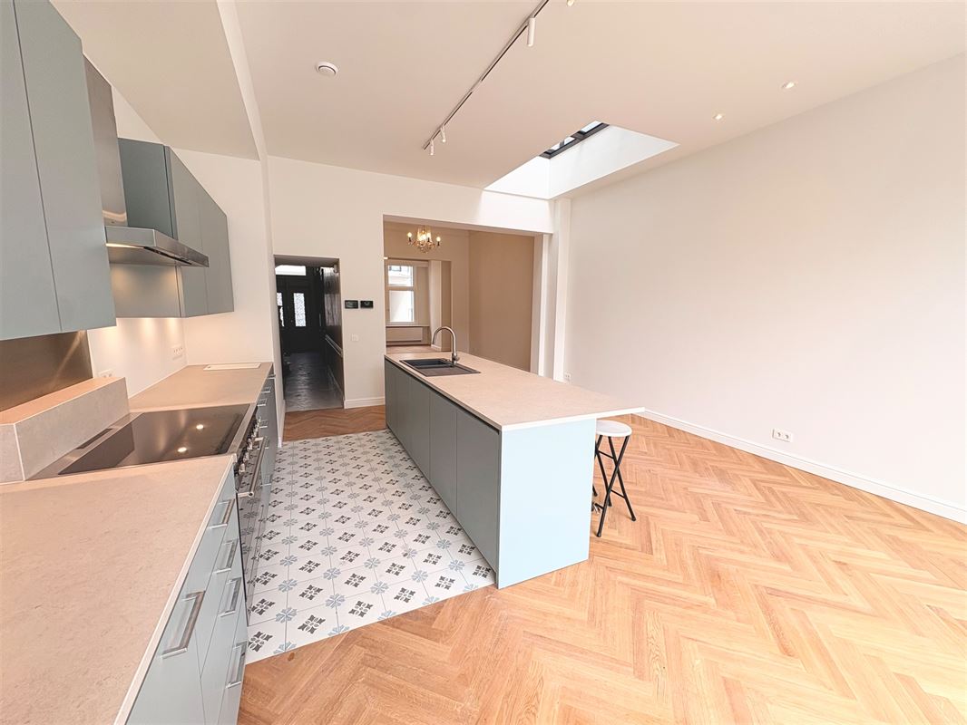 Gerenoveerde herenwoning met 5 slpks in Markgravebuurt.