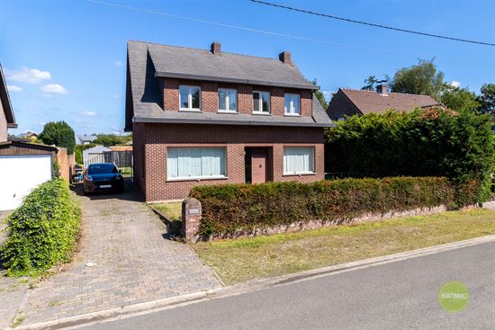 Verrassend ruime gezinswoning met 4 slaapkamers op een perceel van 694 m² te Mol.