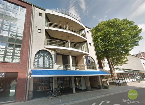 Centraal gelegen investeringsopportuniteit van 2 ruime appartementen in Mol-centrum.
