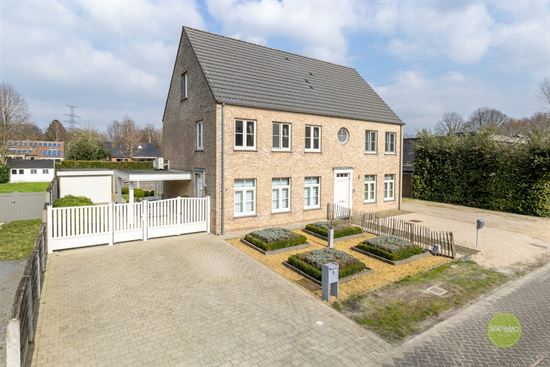 Gezellige, halfopen woning met 4 slaapkamers gelegen nabij Mol centrum 