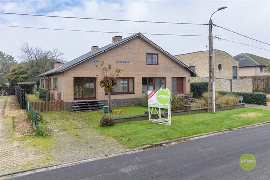 Ruime halfopen woning met zonnige tuin en potentieel in Geel