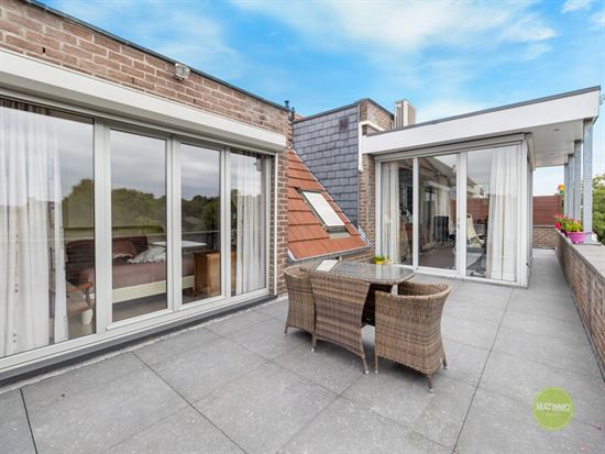 Ruim dakappartement met 2 slaapkamers en terras in Balen.