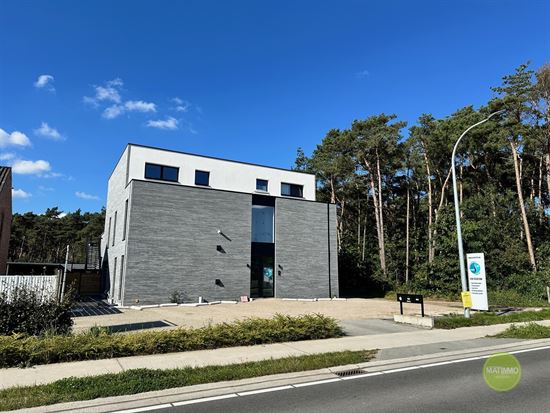 Duplex appartement met 3 slaapkamers, ruim terras en carport