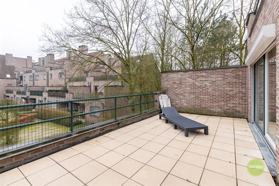 Ruim appartement met terras en 2 autostaanplaatsen in Mol