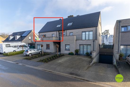 Instapklaar duplex appartement met terras en 2 staanplaatsen