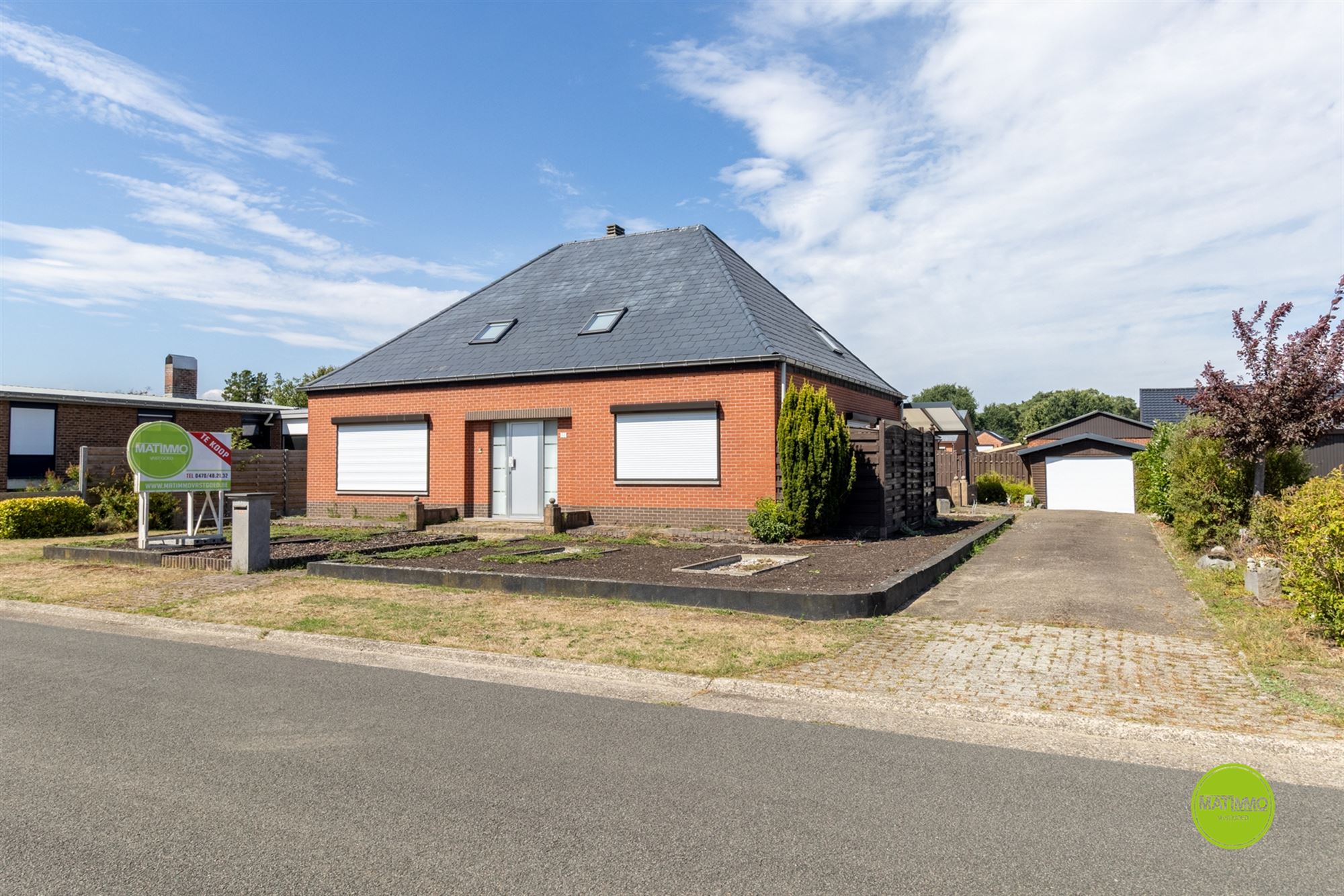 Ruime open bebouwing met 6 slaapkamers op 750 m2 grond