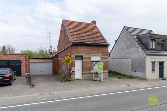 Te renoveren woning met grote tuin en garage in Mol-Sluis