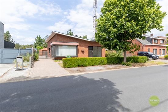 Vrijstaande laagbouwwoning met grote tuin in Mol-rauw