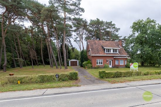 Vrijstaande woning op royaal perceel met bos in Mol-Sluis