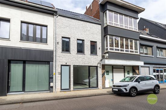 Modern gerenoveerde handelszaak met duplexapp in Meerhout
