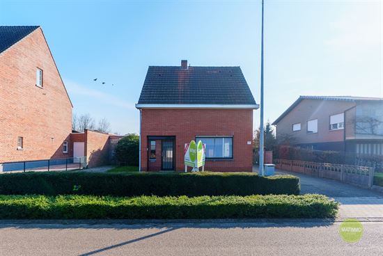 Op te frissen gezinswoning met 3 slaapkamers te Dessel