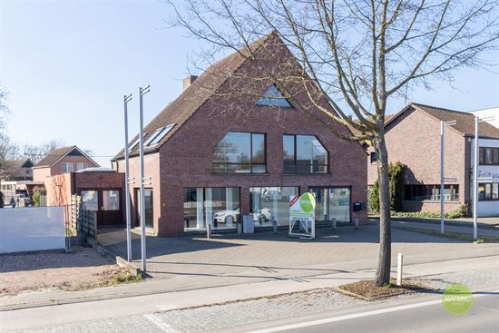 Uniek handelshuis met ruime woonst op toplocatie in Mol 