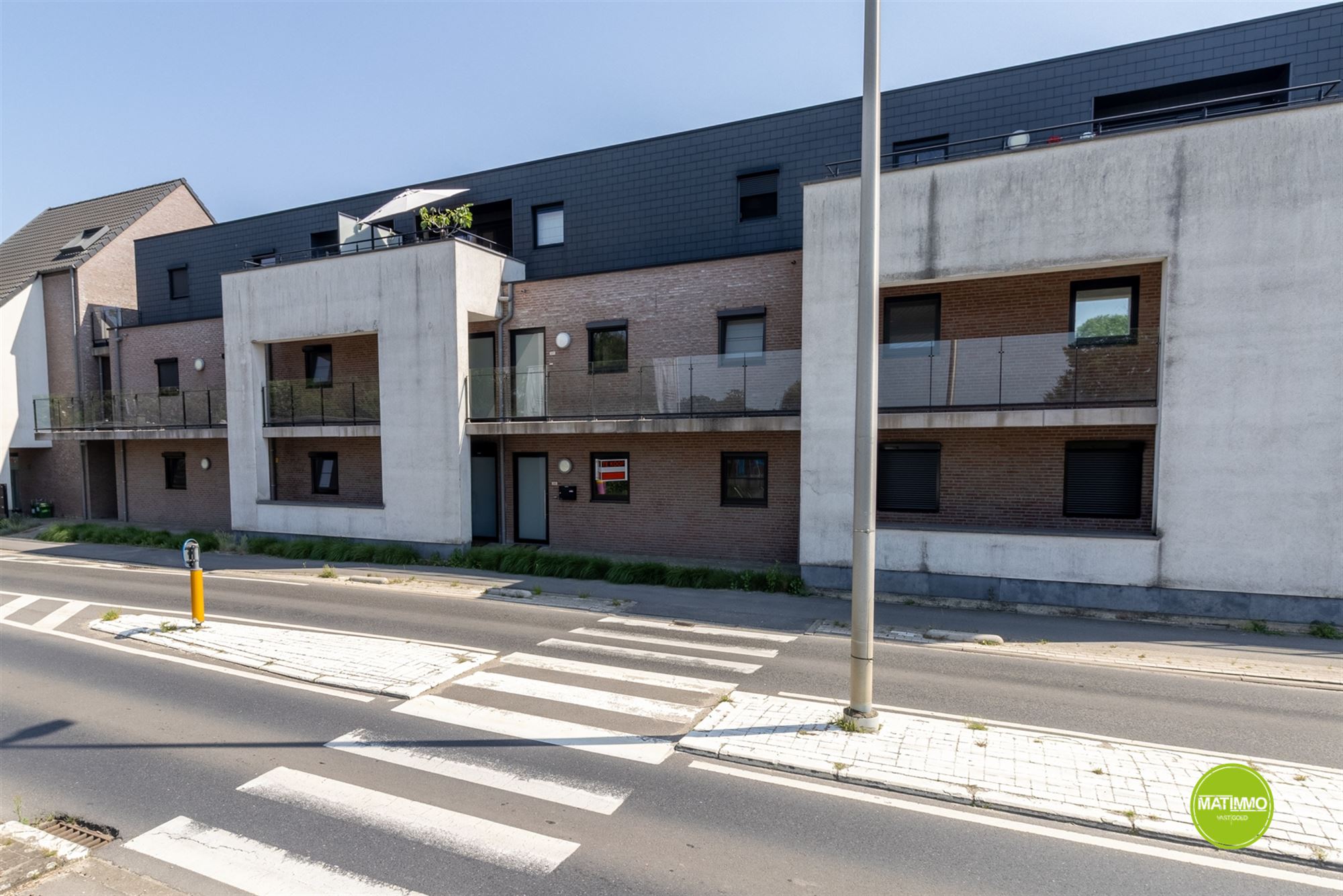Ruim gelijkvloers appartement in hartje Veerle