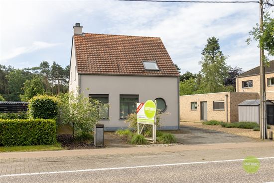 Gerenoveerde gezinswoning op een perceel van 1.415 m2 te Mol