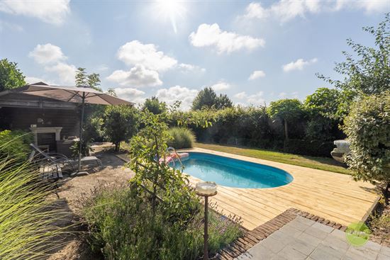 Charmante vrijstaande woning met zwembad in Meerhout