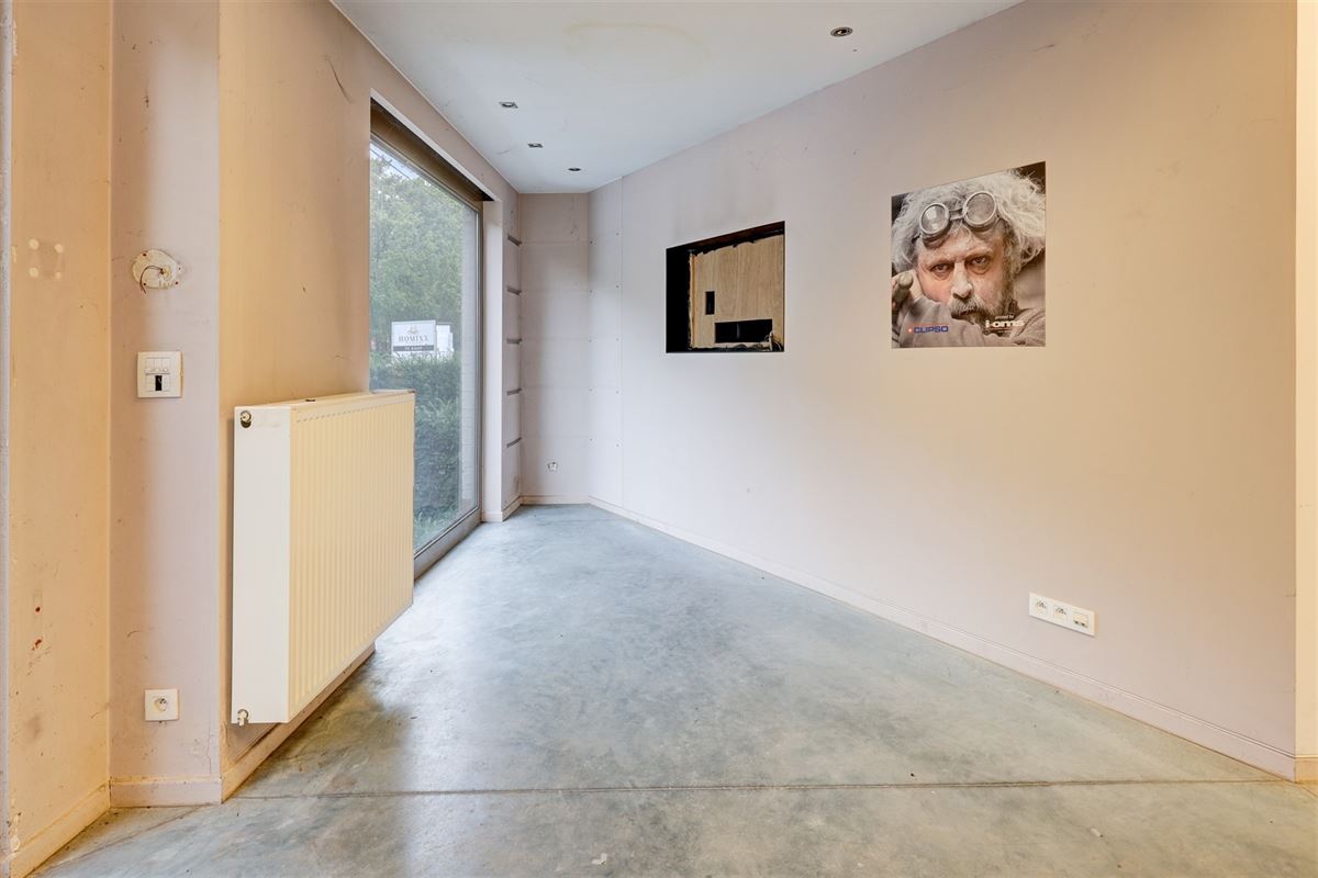 Unieke woning met handelsruimte, ruime stockage en renovatiepotentieel