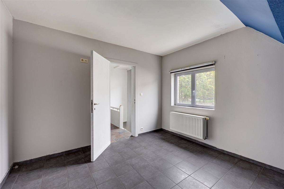 Unieke woning met handelsruimte, ruime stockage en renovatiepotentieel