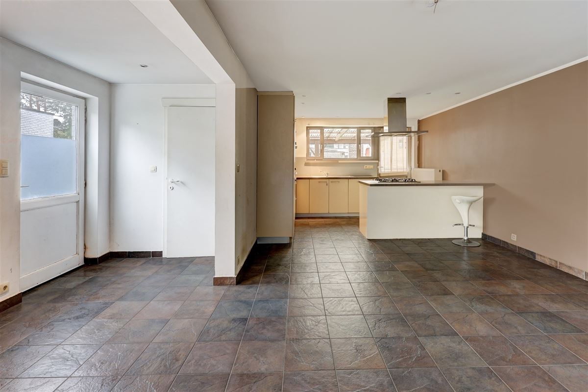 Unieke woning met handelsruimte, ruime stockage en renovatiepotentieel