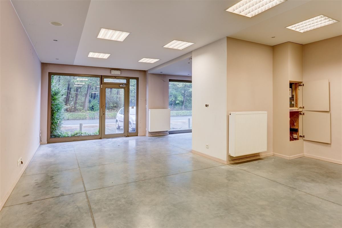 Unieke woning met handelsruimte, ruime stockage en renovatiepotentieel