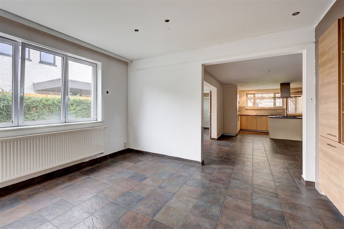 Unieke woning met handelsruimte, ruime stockage en renovatiepotentieel