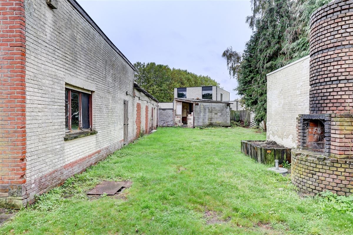Unieke woning met handelsruimte, ruime stockage en renovatiepotentieel