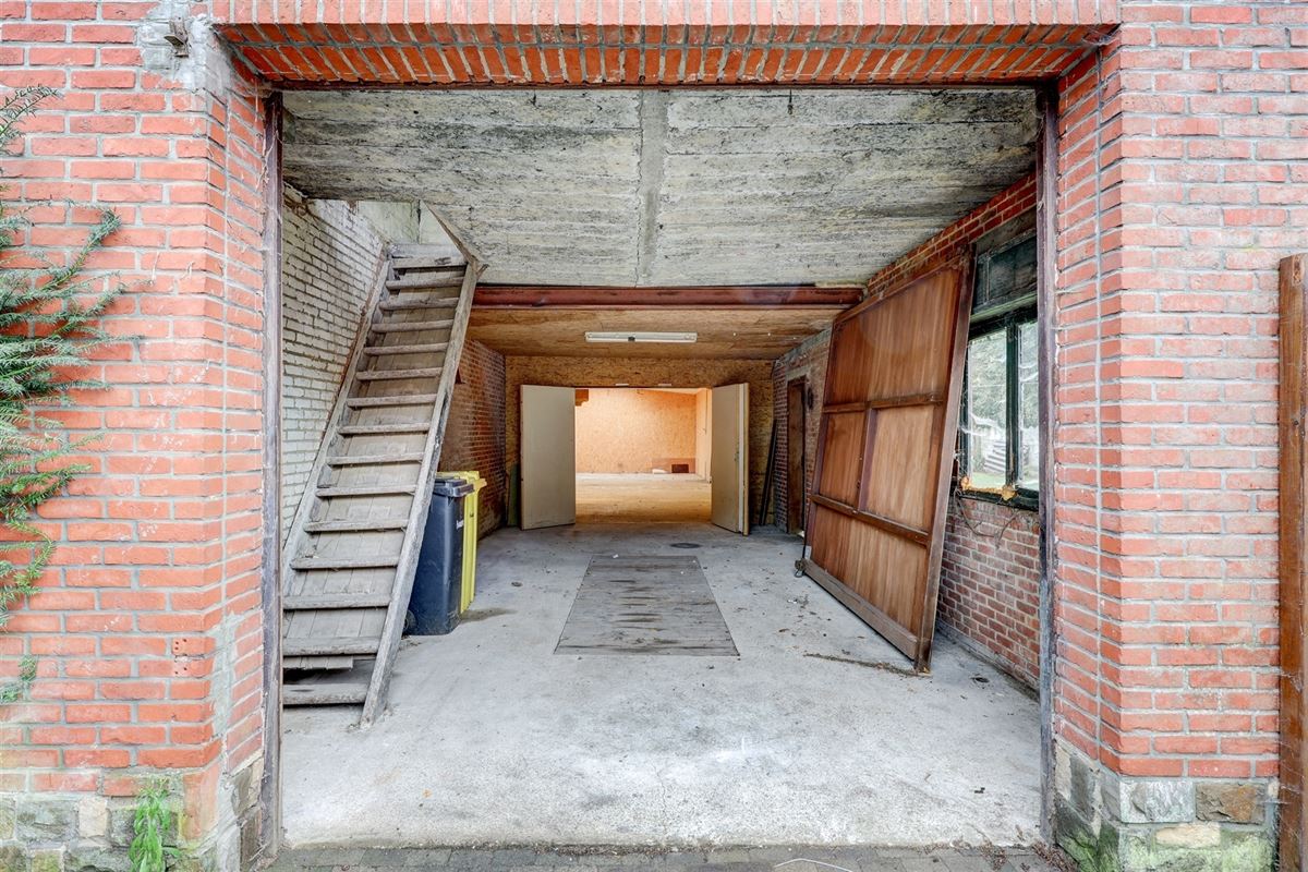 Unieke woning met handelsruimte, ruime stockage en renovatiepotentieel