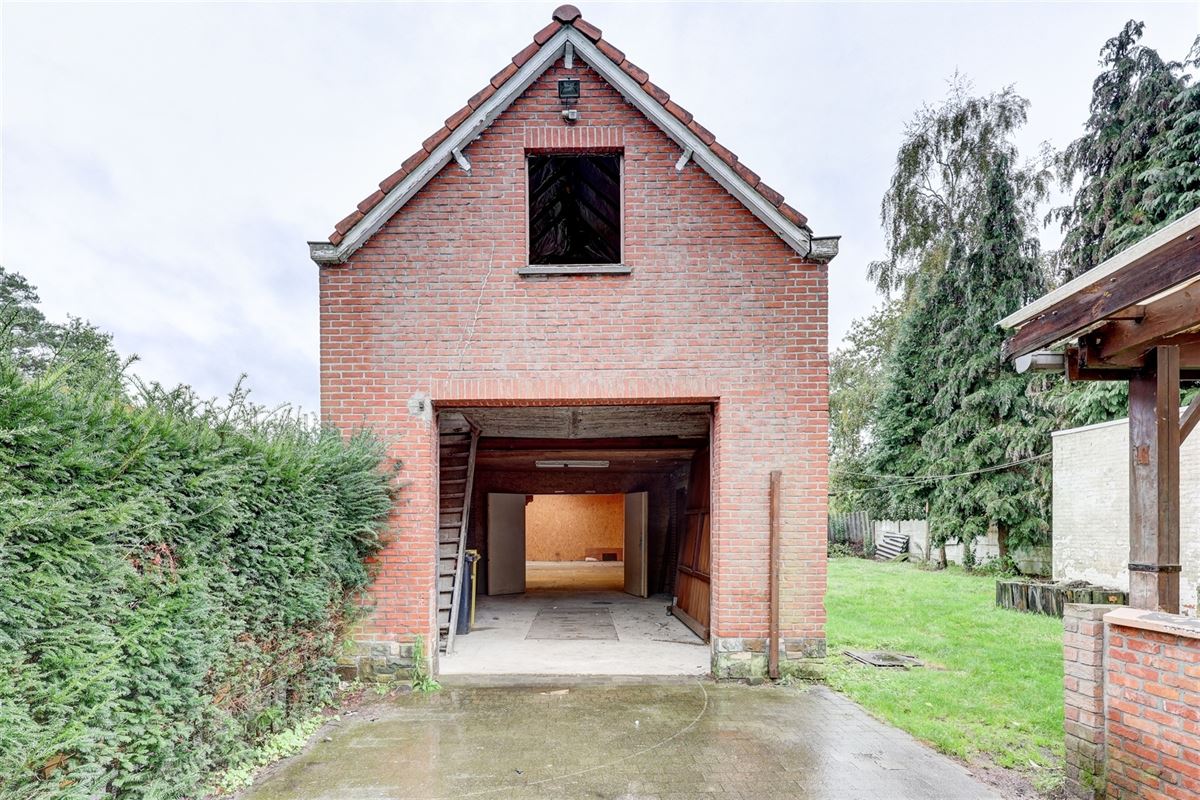 Unieke woning met handelsruimte, ruime stockage en renovatiepotentieel
