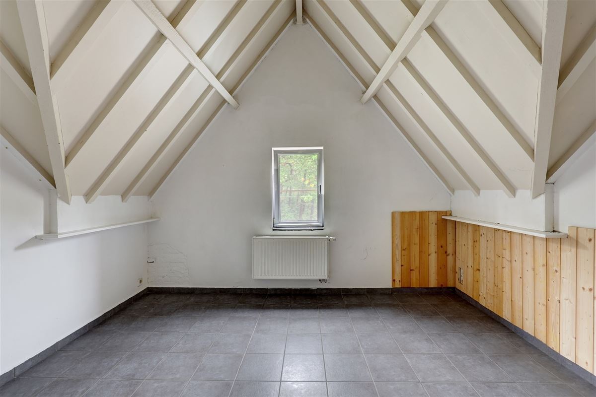 Unieke woning met handelsruimte, ruime stockage en renovatiepotentieel