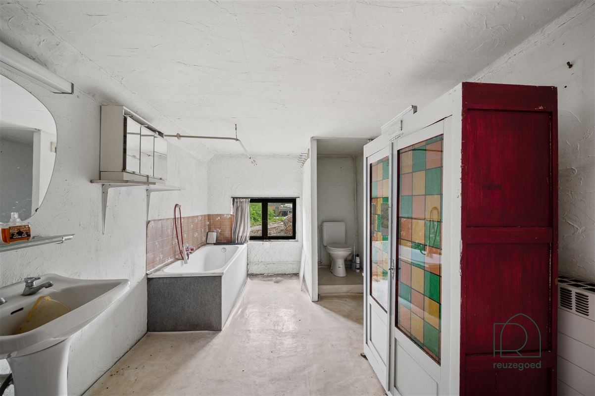 Te renoveren huis (tweewoonst)  met mogelijkheid tot 2 bouwgronden