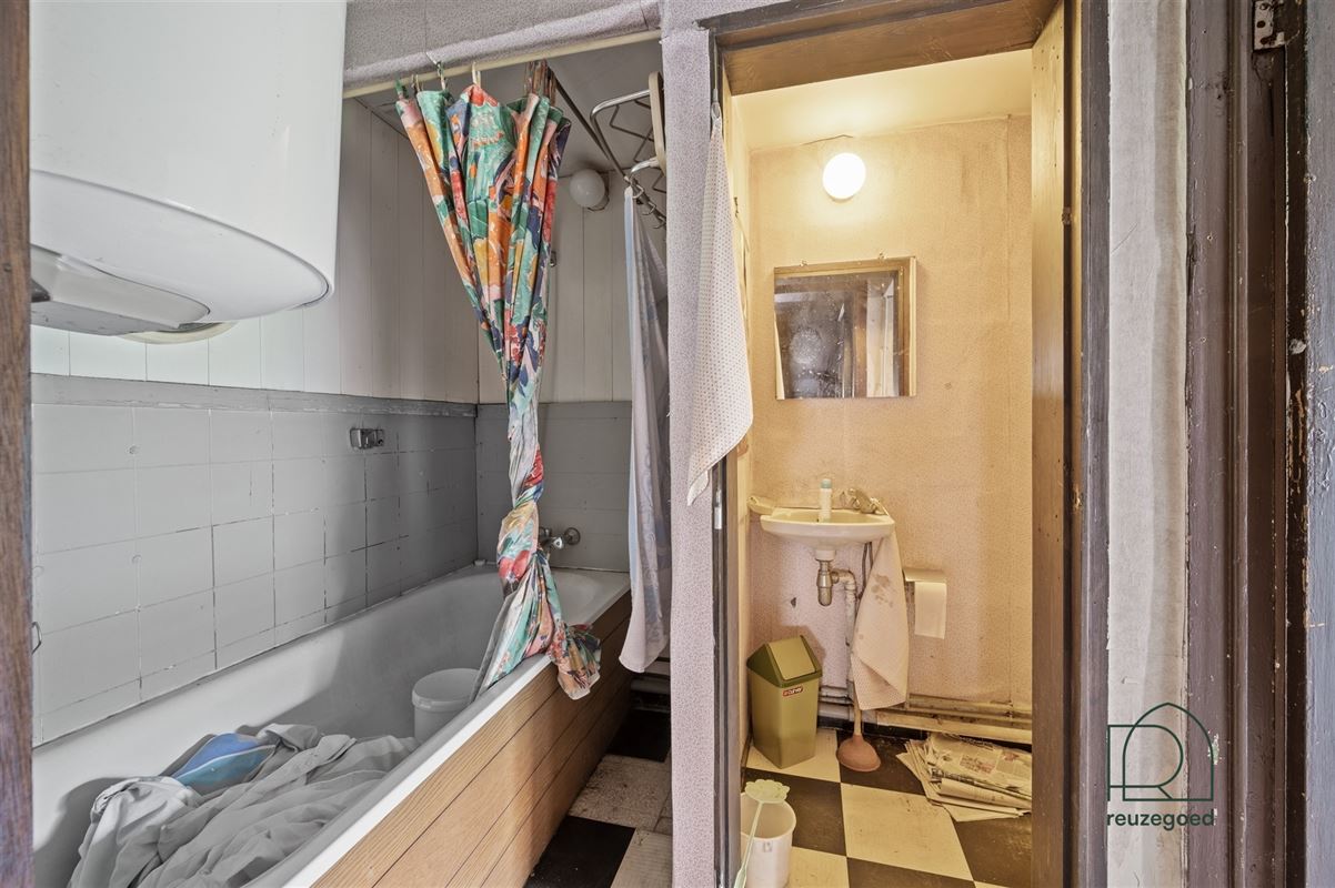 Te renoveren huis (tweewoonst)  met mogelijkheid tot 2 bouwgronden