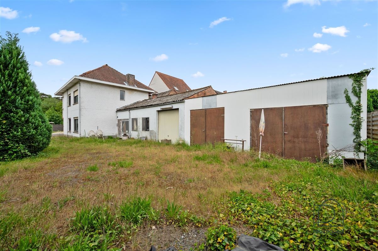 Te renoveren huis (tweewoonst)  met mogelijkheid tot 2 bouwgronden