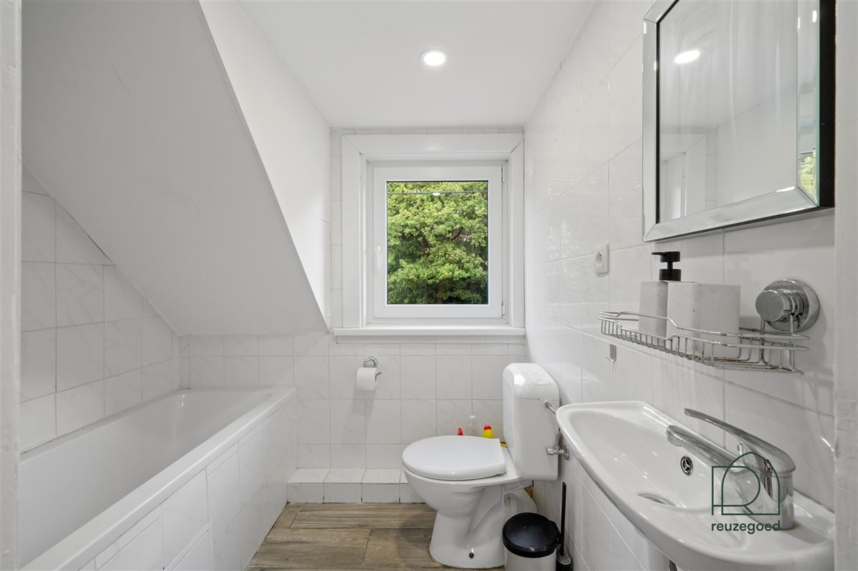 Halfopen bebouwing met bijgebouw en veel potentieel te koop in Bonheiden