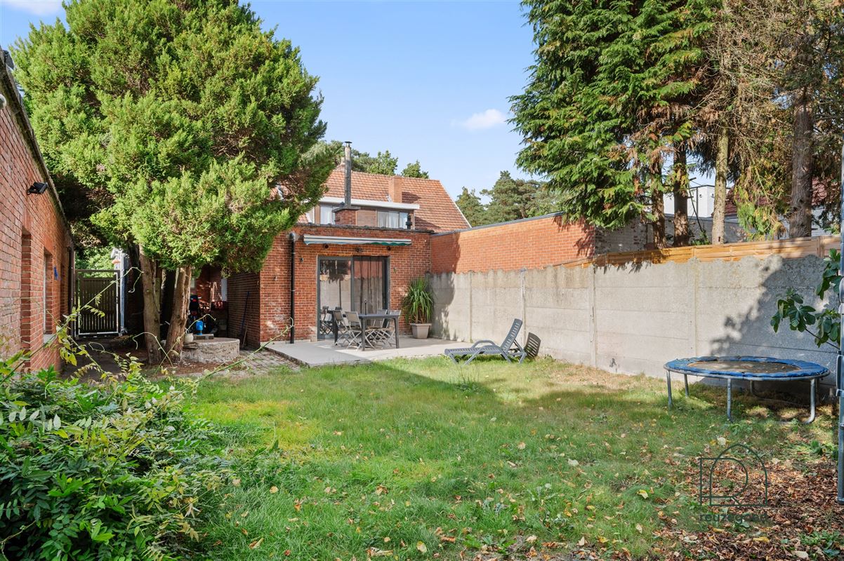 Halfopen bebouwing met bijgebouw en veel potentieel te koop in Bonheiden