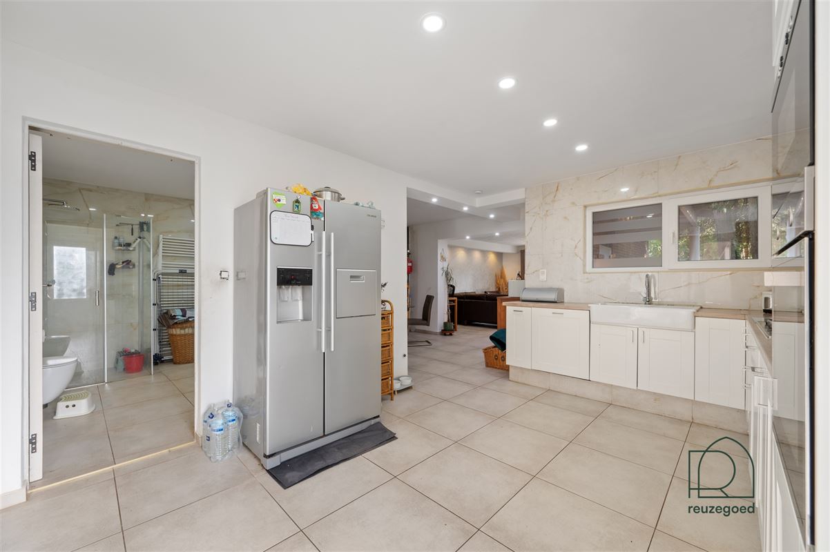 Halfopen bebouwing met bijgebouw en veel potentieel te koop in Bonheiden