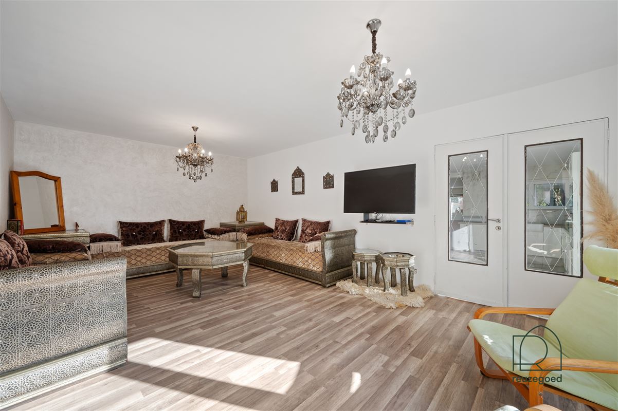 Halfopen bebouwing met bijgebouw en veel potentieel te koop in Bonheiden